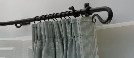 Wrought Iron Bay Window Pole with Shepherd's Crooks