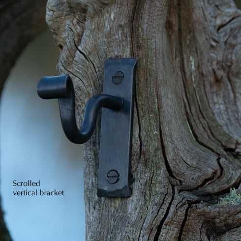Wrought iron scrolled vertical bracket